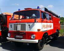 W50 L/LF 16, Baujahr 1972,mit Tragkraftspritze TS8, fahrbarer Schlauchhaspel sowie 200l Wasser- und Schaummitteltank. Dieses Fahrzeug war bis Ende 2004 bei der Feuerwehr Schmlln im Einsatz. Hier zu sehen beim 12.IFA-Oldtimertreffen in Werdau.