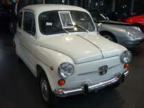 Seat 600 E, produziert von 1970 bis 1973. Die 600´er Baureihe der Marke Seat basierte auf einem Lizenzvertrag zwischen Fiat aus Italien und Seat aus Spanien aus dem Jahr 1957. Dieses Modell trieb die Volksmotorisierung im Spanien der späten 1950´er und 1960er Jahre voran. Das Modell 600E war der letzte Typ dieser erfolgreichen Modellreihe. Der im Heck verbaute, wassergekühlte, Vierzylinderreihenmotor hat einen Hubraum von 767 cm³ und leistet 32 PS. Motorworld Köln am 19.02.2022.