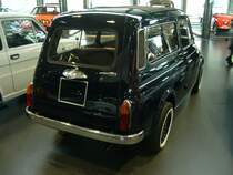 Fiat 500D  Giardiniera , gebaut von 1960 bis 1966. Der Nuova Cinquecento kann als der  Volkswagen  Italiens bezeichnet werden. Das Modell erschien 1955. Ab 1960 ergänzten die Kombimodelle Giardiniera und Familiale die Produktpalette. Von 1966 bis 1972 lebte das Modell als Autobianchi Bianchina Panoramica weiter. Der liegend, im Heck verbaute, luftgekühlte Zweizylinderreihenmotor hat einen Hubraum von 499,5 cm³ und leistet 17,5 PS. Motorworld Cologne am 19.02.2022.