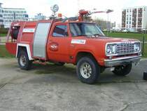 Dodge RAM der Modelljahre 1977/1978 mit einem Feuerwehraufbau. Ein ehemaliges Fahrzeug der Flughafenfeuerwehr Köln/Bonn. Motorworld Cologne am 19.02.2022.