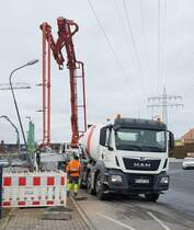 =MAN TGX Betonlieferfahrzeug von HOLCIM steht zur Entladung in Künzell, 11-2021