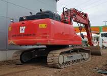 =Hydraulikbagger der ROLFES-Gruppe steht auf einer Baustelle in Künzell, 11-2021