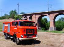W50-Tanklschfahrzeug vor dem Rmertalviadukt in Werdau, 02.05.2009.