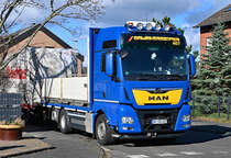 MAN TGX 500 Pritsche mit Weber-Haus Anhänger bei Euskirchen - 15.02.2022