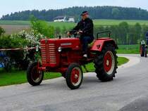 IHC MC-CORMICK D-214; am Weg zu einer Oldtimerveranstaltung im Innviertel; 160526