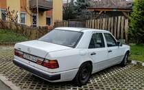 Rückansicht: Mercedes-Benz E-Klasse W124. Foto: Dezember 2020.