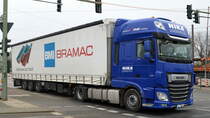 Tschechischer Sattelzug für die Fa. BMI BRAMAC mit einer DAF XF 480 ZUgmaschine der Sped. NIKA LOGISTICS S.A. am 17.03.22 Berlin Marzahn.