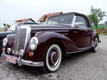 MB220Cabrio aus Mhldorf/Oberbay. steht zur Oldtimerausfahrt in Neuhofen/Innkreis bereit; 090501