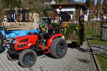 Branson 2500L mit Hänger ist ebenfalls zum Karneval Umzug gerüstet. 02.2022