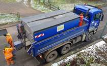 =MAN TGS 26.480 von SCHMIDT-BAU bei Teerarbeiten in Petersberg, 11-2021