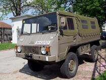 Steyr-Puch-Pinzgauer hat WacheSoldaten zum Bhf. Ried i.I. gebracht; 090503