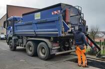 =MAN TGS 26.480 von SCHMIDT-BAU bei Teerarbeiten in Petersberg, 11-2021