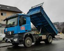 =MB Arocs vom Bauunternehmen HODES steht im November 2021 in Künzell