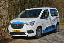 Opel Combo, gesehen am Straenrand. 03.2022 