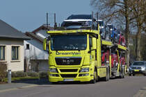 Vollgeladener MAN Autotransporter gesehen im Norden von Luxemburg. 03.2022