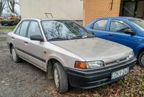 Mazda 323 Sedan aus anfang 90ern. Foto: 12.2020.