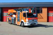 Feuerwehr Stockstadt am Main Mercedes Benz Atego DLK23/12 (Florian Stockstadt 30/1) am 26.03.22 bei einen Fototermin