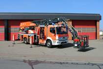 Feuerwehr Stockstadt am Main Mercedes Benz Atego DLK23/12 (Florian Stockstadt 30/1) am 26.03.22 bei einen Fototermin