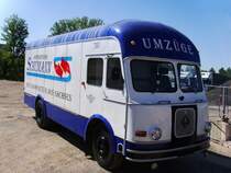 Der IFA H6 Mbelzug war zum diesjhrigen Oldtimertreffen leider nicht zusammen und auch nicht gerade fotografierfreundlich aufgestellt. Trotzdem ein Foto wert, am 02.05.2009.