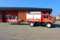 Feuerwehr Stockstadt am Main Mercedes Benz Unimog 1300 RW (Florian Stockstadt 62/1) mit dem RTB 2 am 26.03.22 bei einen Fototermin