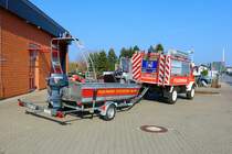 Feuerwehr Stockstadt am Main Mercedes Benz Unimog 1300 RW (Florian Stockstadt 62/1) mit dem RTB 2 am 26.03.22 bei einen Fototermin