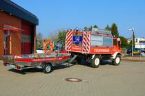 Feuerwehr Stockstadt am Main Mercedes Benz Unimog 1300 RW (Florian Stockstadt 62/1) mit dem RTB1 am 26.03.22 bei einen Fototermin