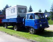 Robur LD 3001 Sattelzugmaschine mit Pritschenauflieger. Das Fahrzeug ist ein Umbau aus einem LO 3001 und einem L60-Anhnger als Pritschenauflieger mit einer DDR-Einzelbetriebserlaubnis. Hier zu sehen beim 12.IFA-Oldtimertreffen 2009 in Werdau.