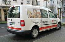 =VW Caddy der Malteser steht im Dezember 2021 in Fulda