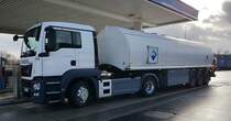 =MAN-Tankzug von ARAL beliefert die Tankstelle am Rasthof Fulda-Nord im Dezember 2021