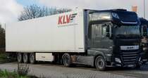 =DAF XF mit einem Sattelauflieger von KVL-Rent rastet im November 2021 an der A 7