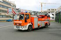 Feuerwehr Kleinostheim IVECO/Magirus DLK 23/12 (Florian Kleinostheim 30/1) am 02.04.22 bei einen Fototermin