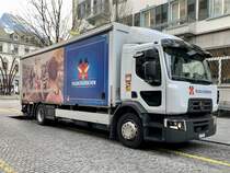 Renault D18 wide von Feldschlösschen am 5.4.22 in der Bahnhofstrasse Brig.