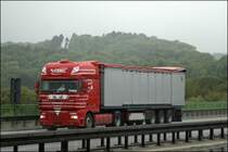 Dieser Lichtensteiner DAF XF105.460SCC  SuperSpaceCab  der VGEL TRANSPORTE ist mit einem Schubboden(?) Auflieger unterwegs.
