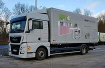 =MAN TGX des Büromöbelherstellers WINI rastet im Dezember an der A 7