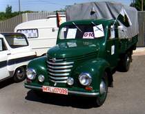 Framo V901/2 Pritschenwagen mit abnehmbarem Gestell und (Original DDR-)Plane. Zu sehen zum 12.IFA-Oldimertreffen 2009 in Werdau.