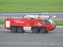 Flughafen Feuerwehrfahrzeug mit der Nr.24 am Flughafen Dsseldorf 3.5.2009