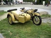 ein schnes altes motorrad mit beiwagen gesehen 2007 in Hamburg 