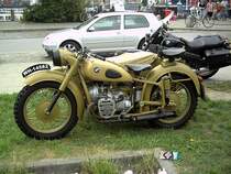 ein schnes altes motorrad mit beiwagen gesehen 2007 in Hamburg 