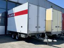 Ein Transporteranhänger von Plfanzer der am 16.4.22 in Kallnach abgestellt ist.