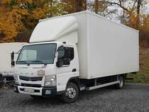 =Mitsubshi Fuso eines Austellers steht bei der Bulldogmesse in Alsfeld zum Verkauf, 10-2021