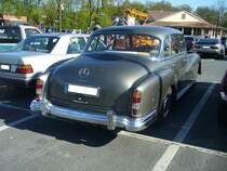 Heckansicht eines Mercedes Benz W189 300d aus dem Jahr 1958. Oldtimertreffen Café del Sol Gelsenkirchen am 18.04.2022.