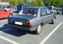 Heckansicht eines Peugeot 305SR. Oldtimertreffen Café del Sol Gelsenkirchen am 18.04.2022.