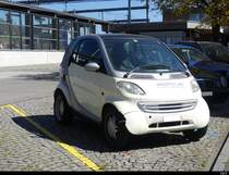 Weisser Smart abgestellt in Rothrist am 18.04.2022