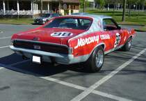 Heckansicht des Mercury Cougar Replicafahrzeuges der TransAm-Serie 1966/1967. Oldtimertreffen Café del Sol Gelsenkirchen am 18.04.2022.