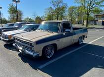 GMC Sierra Classic 1500 aus dem Modelljahr 1984. Oldtimertreffen Café del Sol Gelsenkirchen am 18.04.2022.