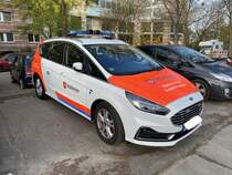 Ford S- Max, medizinischer Sondertransport des MHD, Berlin-Marzahn, April 2022.