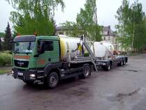 MAN_TGS18.440 verlsst mit dem soeben angekuppelten Hnger den Bereich der ehemaligen Viehverladestelle in Ried i.I.;090430