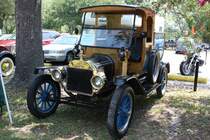 Ford Model TT. Auf der Basis des millionenfach produzierten Ford Model T gab es auch einen LKW, der sich Model TT nannte. Die technischen Daten waren identisch mit dem des PKW. Oldtimertreffen der Magnolia Classic Cruiser in Pascagoula/Jackson County/Mississippi im September 2021.