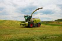 LU Schmidt Ronneburg Claas Jaguar 950 am 29.04.22 beim 1. Schnitt