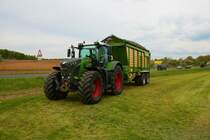 LU Schmidt Ronneburg Fendt Vario 930 mit Krone TX Häckselwagen am 29.04.22 beim 1. Schnitt